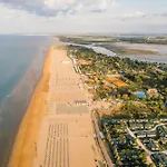 Renovated Flat Next To The Beach - Beahost